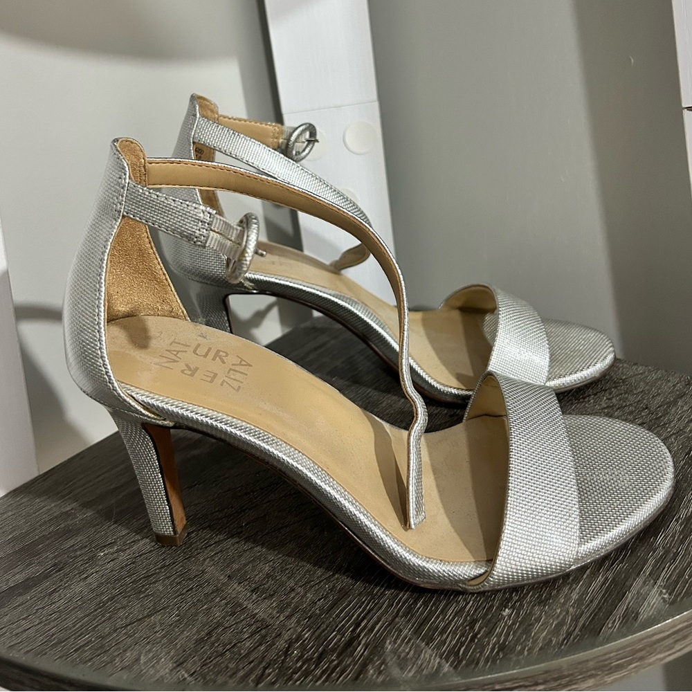 Naturalizer Silver Heels Size 7.5